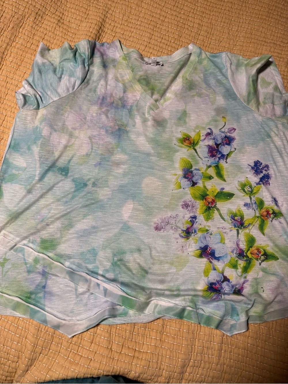 Women's V-Neck Short Sleeve Floral Tee in Pastel Green and Blue